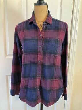 American Eagle Ahh Mazingly Soft Fall plaid purple maroon blue button down shirt